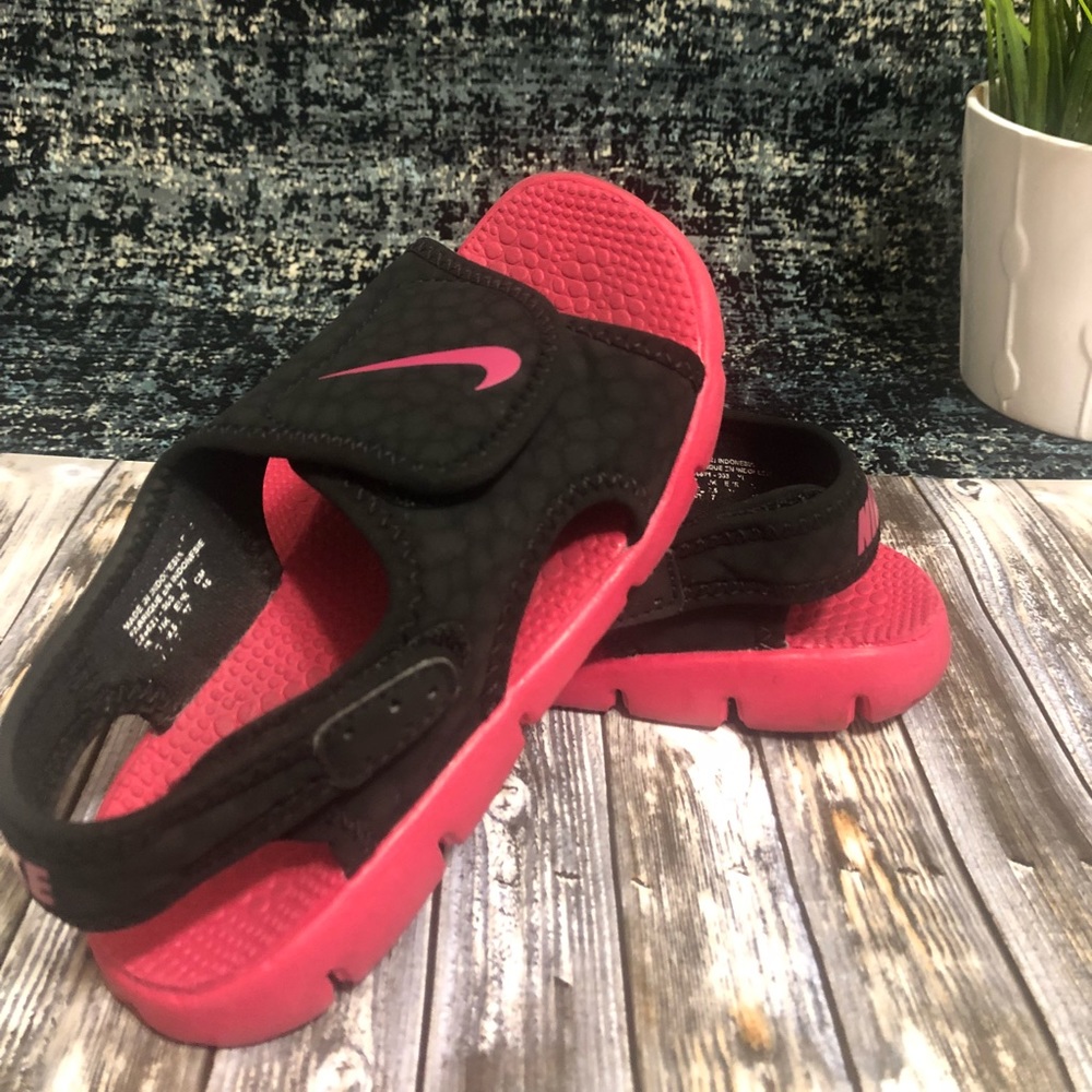 Nike black & pink sandals size 10 toddlers.